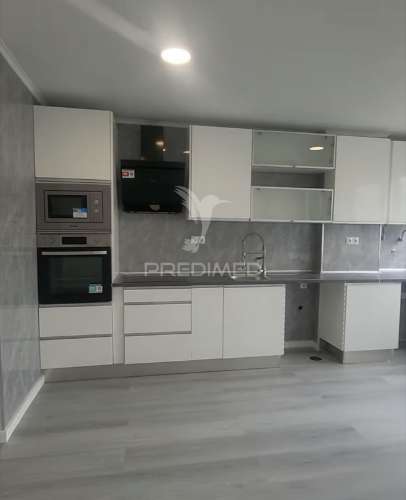 Apartamento t2 em oeiras – com varanda, arrecadação e excelente localização!