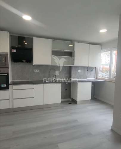 Apartamento t2 em oeiras – com varanda, arrecadação e excelente localização!