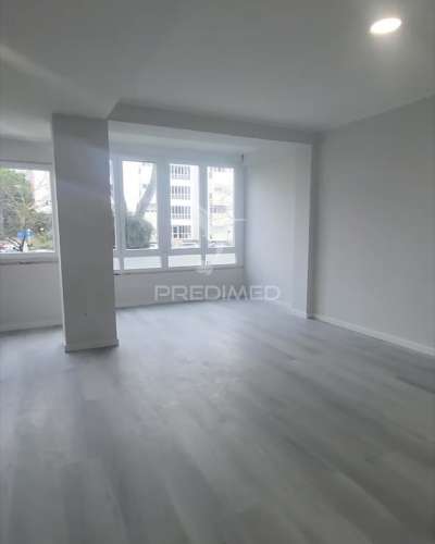 Apartamento t2 em oeiras – com varanda, arrecadação e excelente localização!