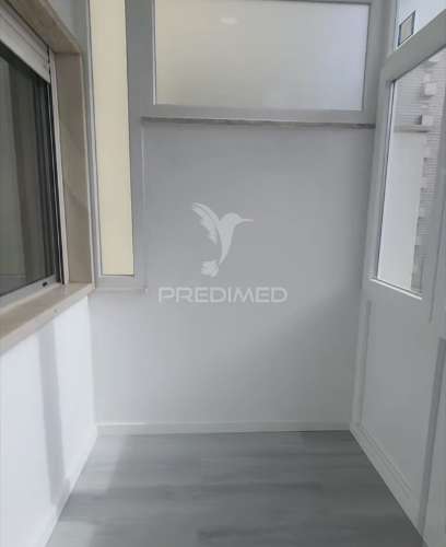 Apartamento t2 em oeiras – com varanda, arrecadação e excelente localização!