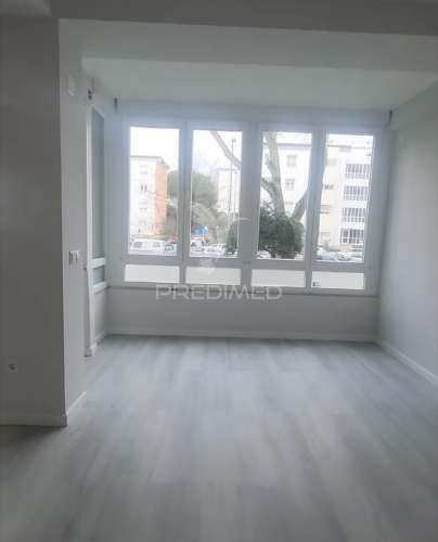 Apartamento t2 em oeiras – com varanda, arrecadação e excelente localização!