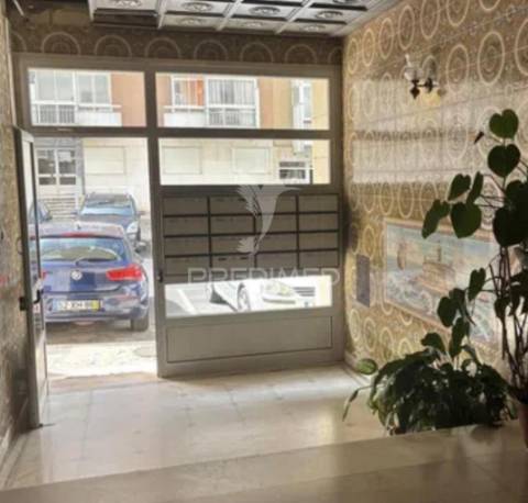 Apartamento t2 em oeiras – com varanda, arrecadação e excelente localização!