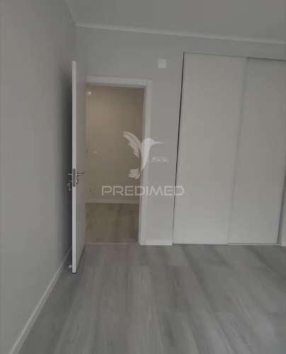 Apartamento t2 em oeiras – com varanda, arrecadação e excelente localização!