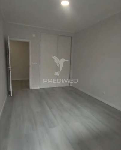 Apartamento t2 em oeiras – com varanda, arrecadação e excelente localização!