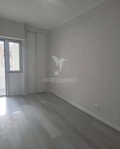 Apartamento t2 em oeiras – com varanda, arrecadação e excelente localização!