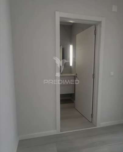 Apartamento t2 em oeiras – com varanda, arrecadação e excelente localização!