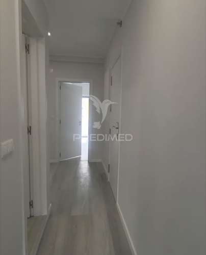Apartamento t2 em oeiras – com varanda, arrecadação e excelente localização!