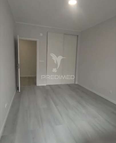 Apartamento t2 em oeiras – com varanda, arrecadação e excelente localização!