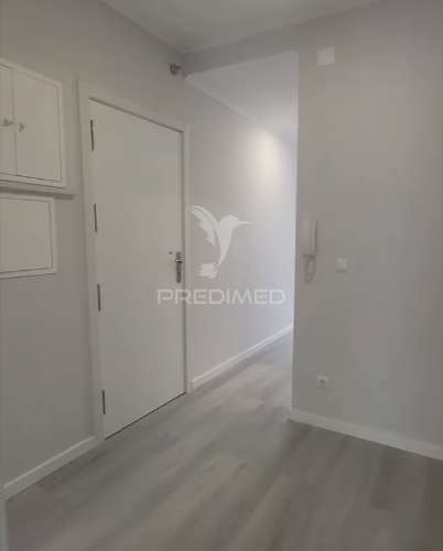Apartamento t2 em oeiras – com varanda, arrecadação e excelente localização!