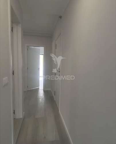 Apartamento t2 em oeiras – com varanda, arrecadação e excelente localização!