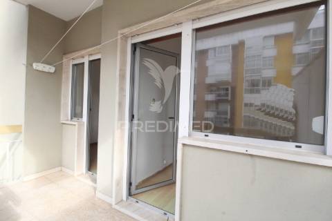 Apartamento t2 em oeiras - renovado