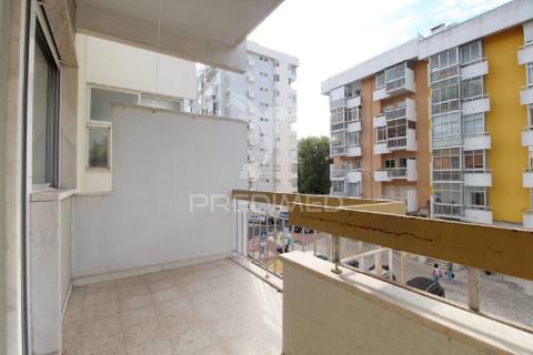 Apartamento t2 em oeiras - renovado