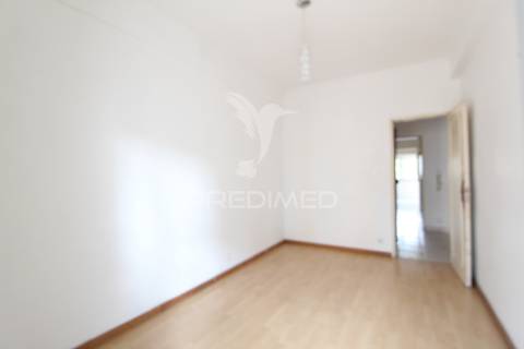 Apartamento t2 em oeiras - renovado
