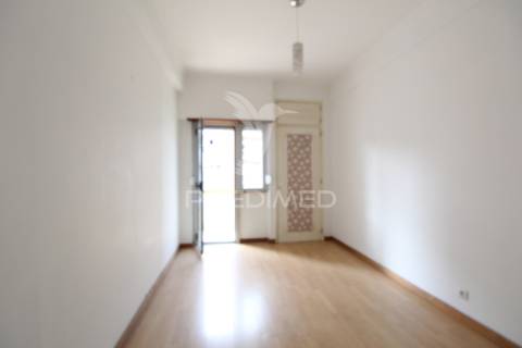 Apartamento t2 em oeiras - renovado