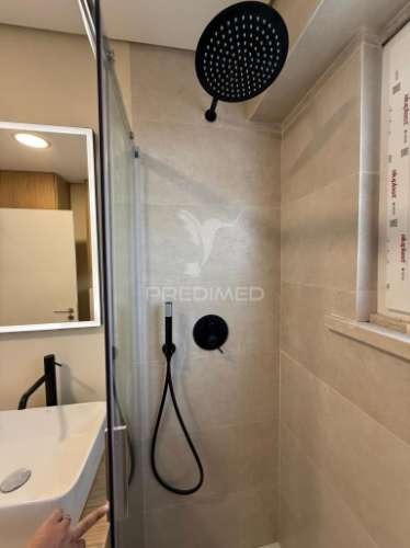 Excelente t2 renovado com varanda em queluz