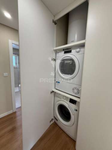 Excelente t2 renovado com varanda em queluz