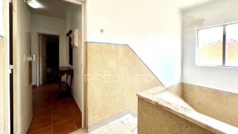 Apartamento t2 em sarrilhos pequenos
