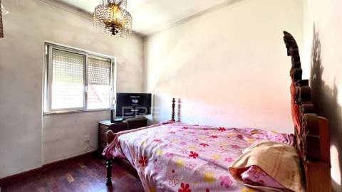 Apartamento t2 em sarrilhos pequenos