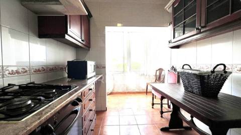 Apartamento t2 em sarrilhos pequenos