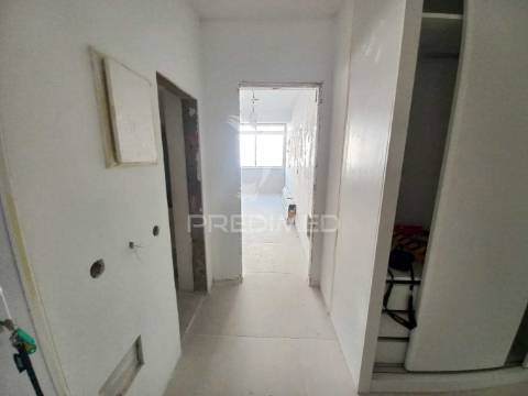 Apartamento t4 – forte da casa - em renovação
