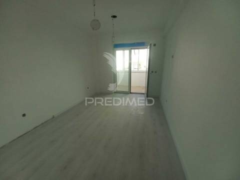Apartamento t4 – forte da casa - em renovação
