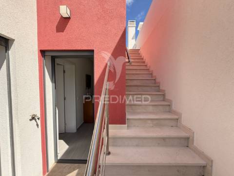 Moradia t3 com cave, rooftop e vista mar – olhão