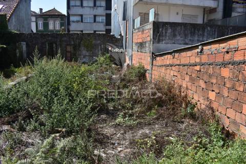 Terreno no centro do porto