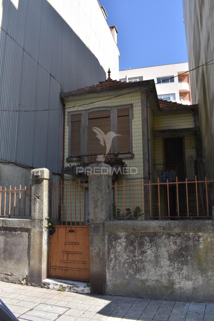 Prédio à ramada alta/boavista