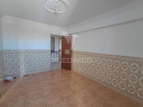 Apartamento t3 em monte abraão, massamá