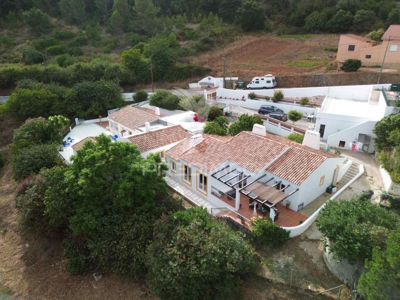 Propriedade com 3 moradias