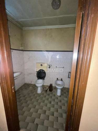 Imóvel para reconstruir santa comba /v.n.foz coa )