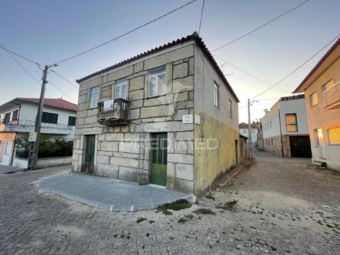 Imóvel para reconstruir santa comba /v.n.foz coa )