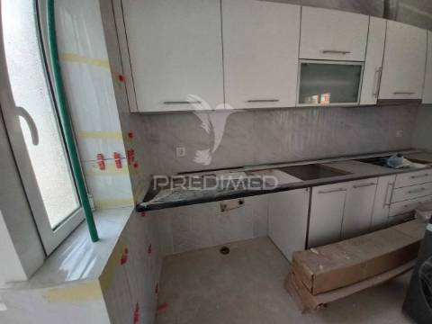 Apartamento t2 – laranjeiro (em fase de renovação)