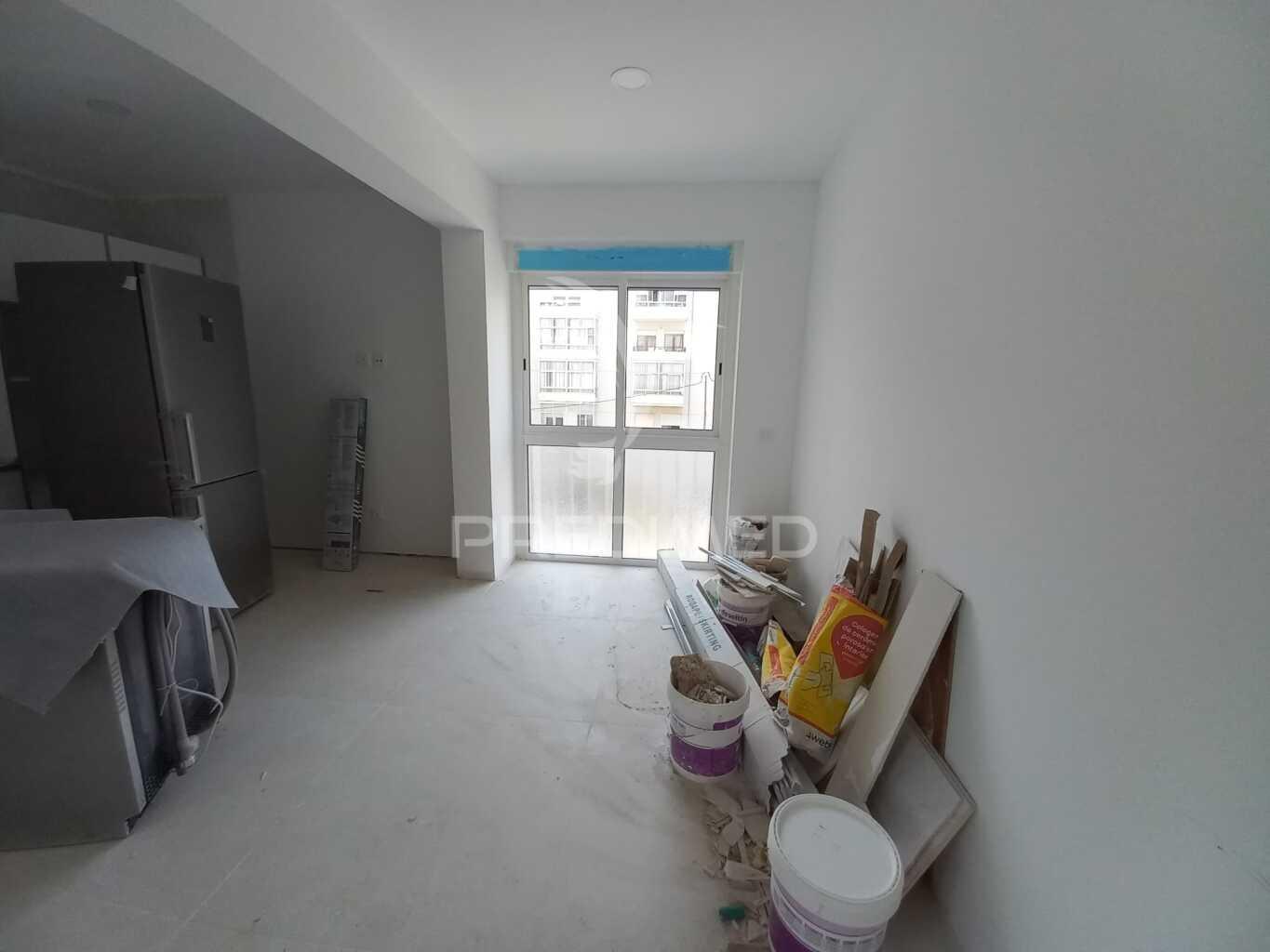 Apartamento t2 – laranjeiro (em fase de renovação)