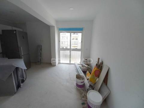 Apartamento t2 – laranjeiro (em fase de renovação)