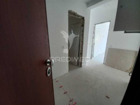 Apartamento t2 – laranjeiro (em fase de renovação)