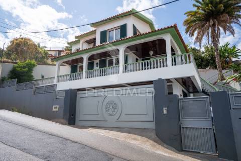 Vivenda exclusiva com uma vista panorâmica para a baía do funchal