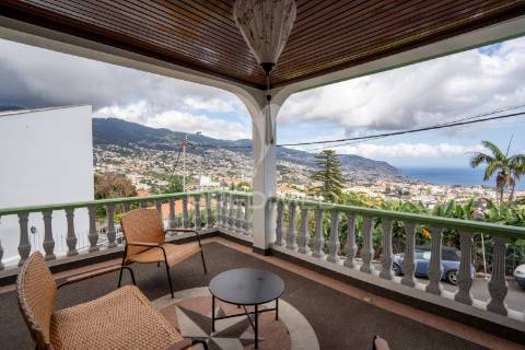 Vivenda exclusiva com uma vista panorâmica para a baía do funchal
