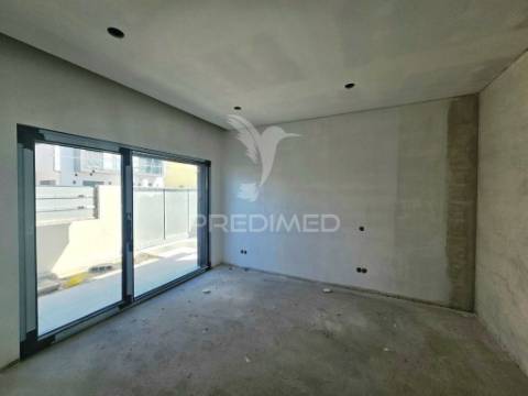Moradia isolada duplex t3, c/piscina, em fernão ferro