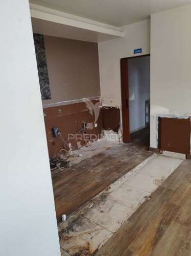 Loja em alcobaça com potencial para habitação