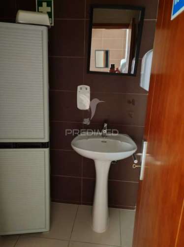 Loja em alcobaça com potencial para habitação