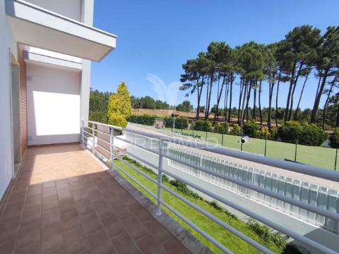 Fantástica moradia t4 com jardim e garagem, sesimbra.