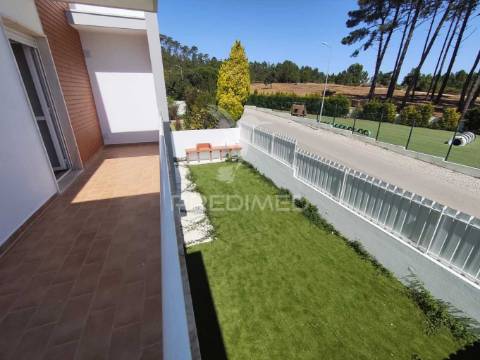 Fantástica moradia t4 com jardim e garagem, sesimbra.