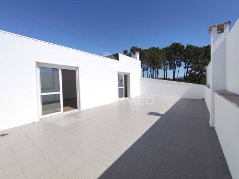Fantástica moradia t4 com jardim e garagem, sesimbra.