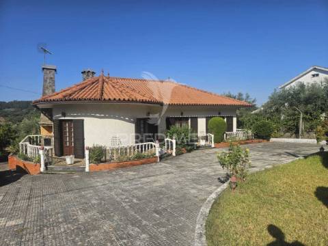 Moradia com 3000 m² de terreno em areias, ferreira do zêzere