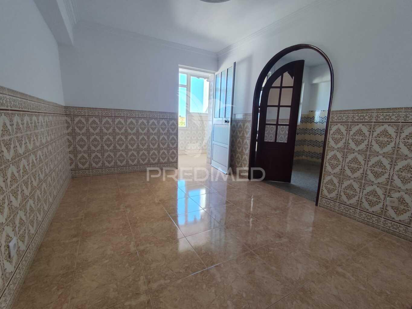 Apartamento t3 com arrecadação
