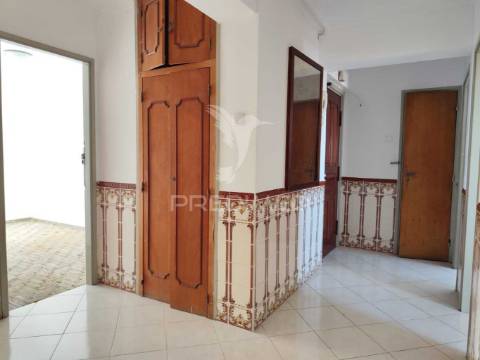 Apartamento t3 com arrecadação