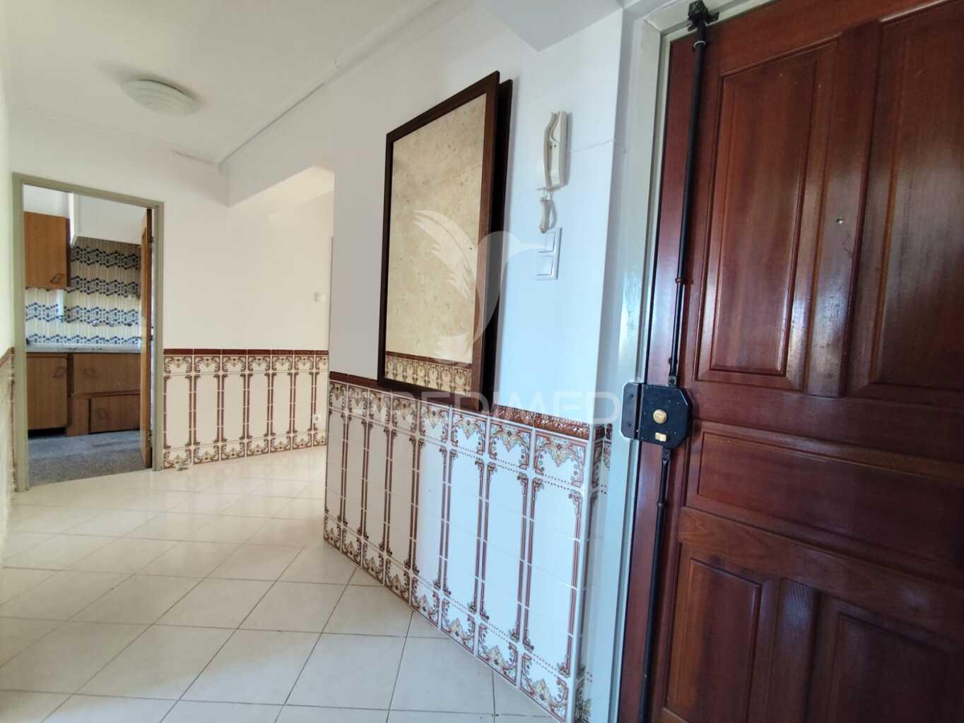 Apartamento t3 com arrecadação