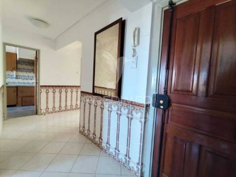 Apartamento t3 com arrecadação
