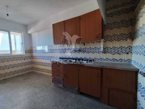 Apartamento t3 com arrecadação
